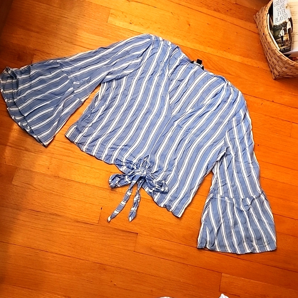 American Eagle Outfitters blue stripe cropped blouse